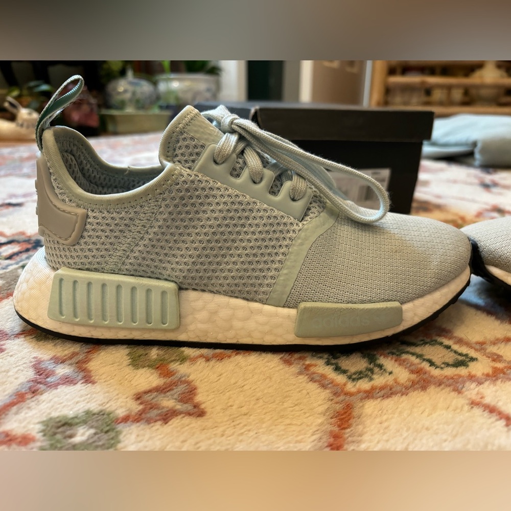 Adidas NMD women’s 5 light blue